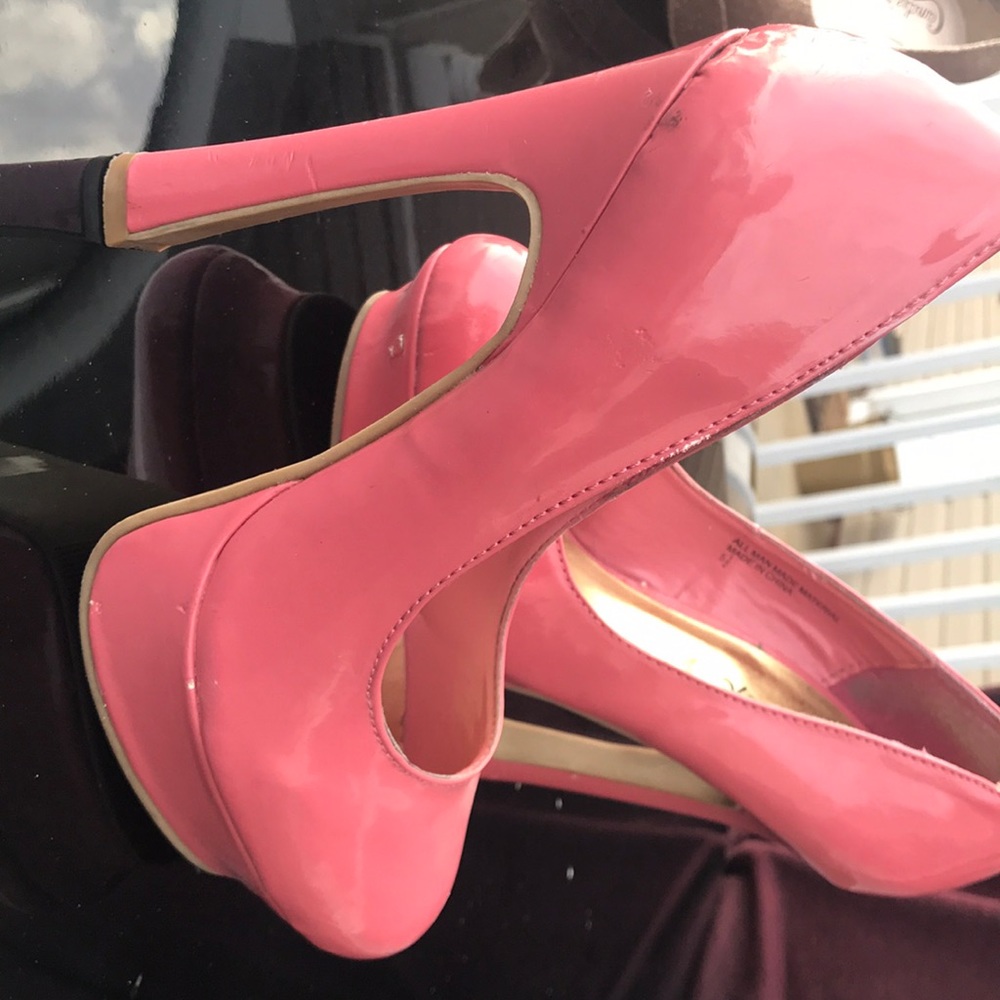 Heels - Picture 2 of 6